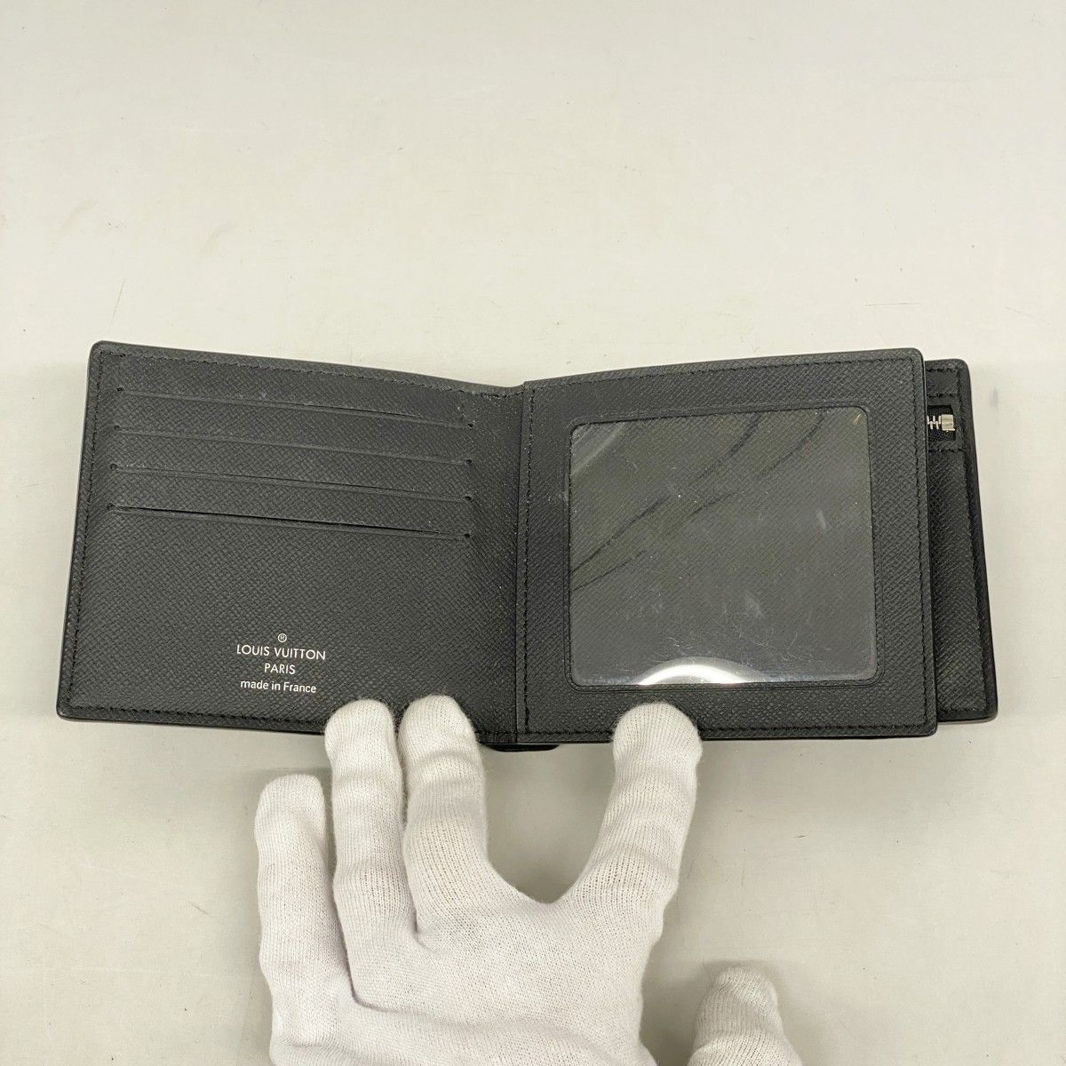 Louis Vuitton Wallet Taiga Portefeuille Amerigo NM Noir — view 4