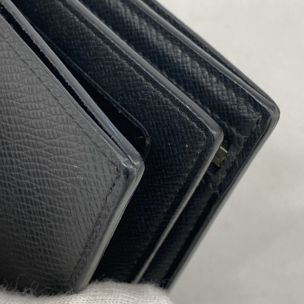 Louis Vuitton Wallet Taiga Portefeuille Amerigo NM Noir — view 6