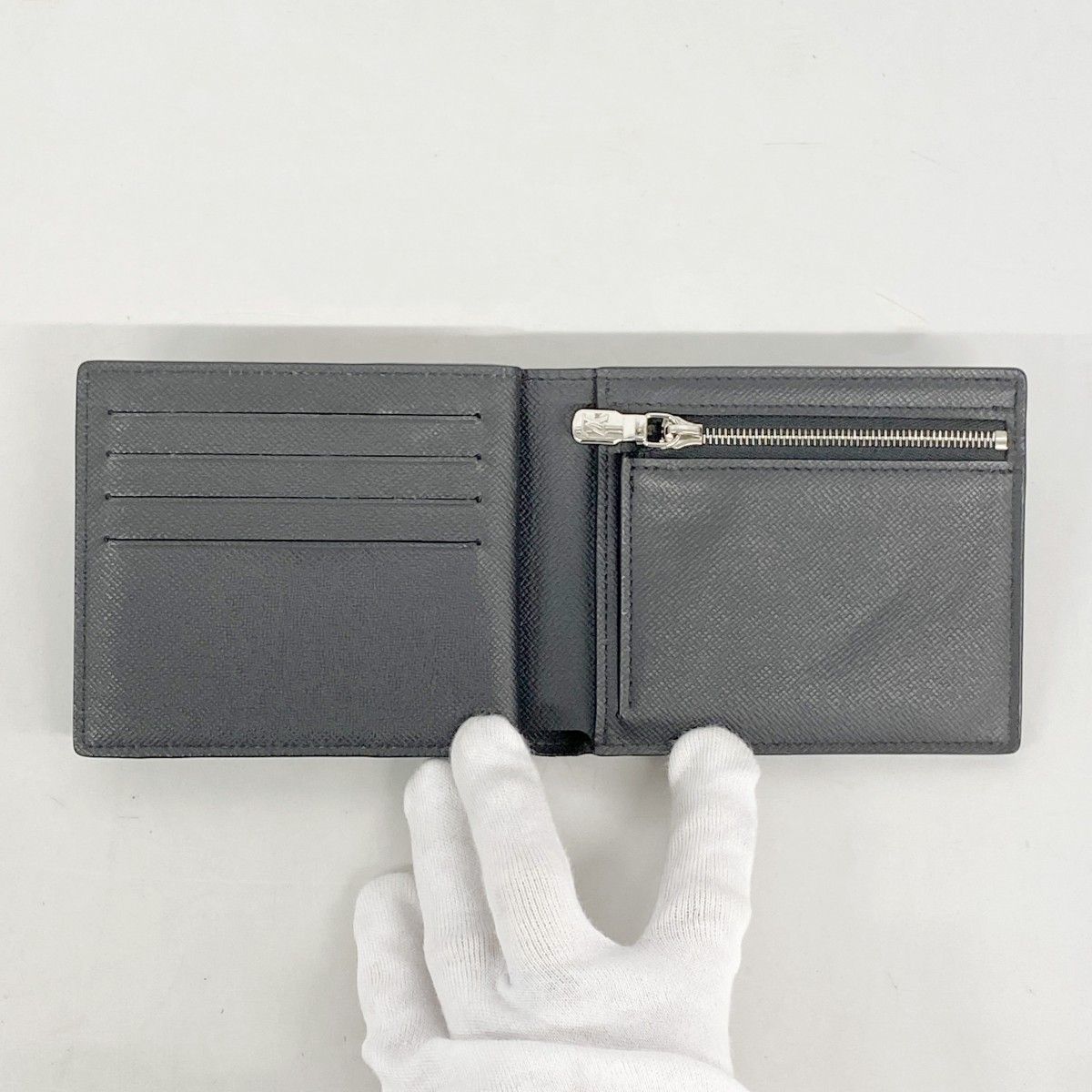 Louis Vuitton Wallet Taiga Portefeuille Amerigo NM Noir — view 3