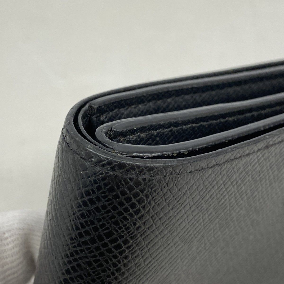 Louis Vuitton Wallet Taiga Portefeuille Amerigo NM Noir — view 7
