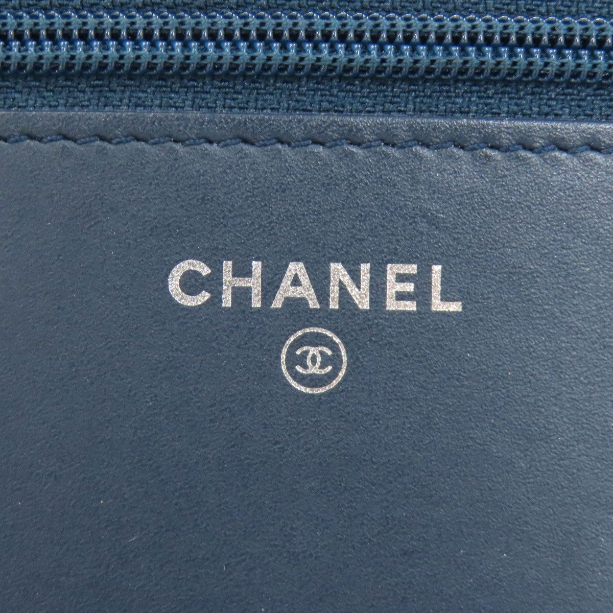 Chanel CC Logo Quilted Silver Wallet Lambskin — view 8