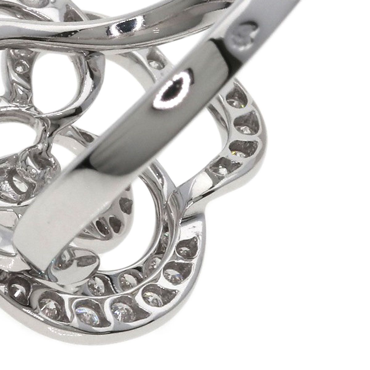 Chanel Camellia Diamond 51 Ring 18k White Gold — view 7