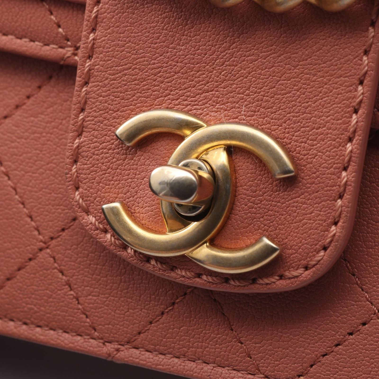 Chanel Shoulder Bag Quilted Pink Leather Chain — view 8