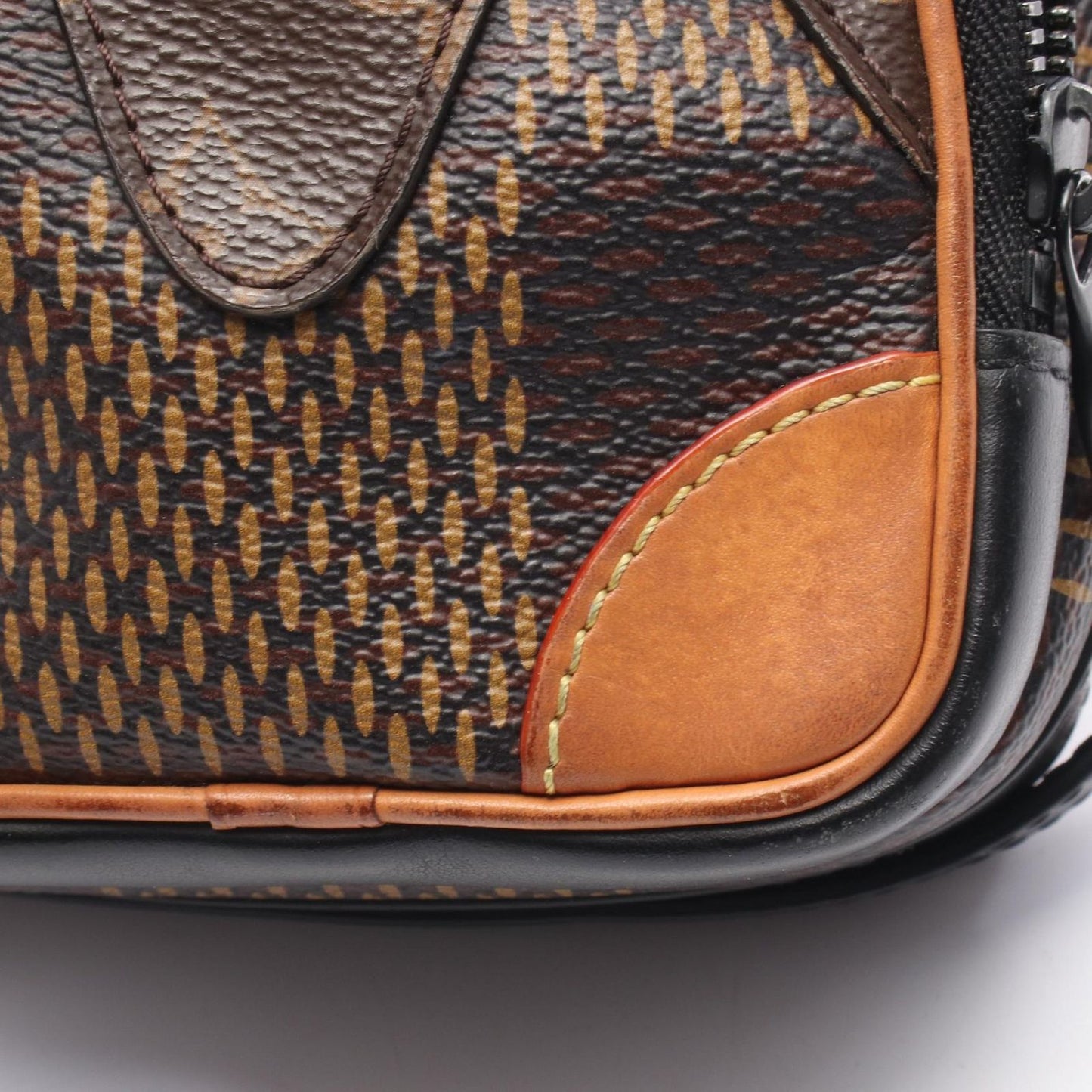 Louis Vuitton Shoulder Bag Amazon Messenger Canvas Leather — view 7