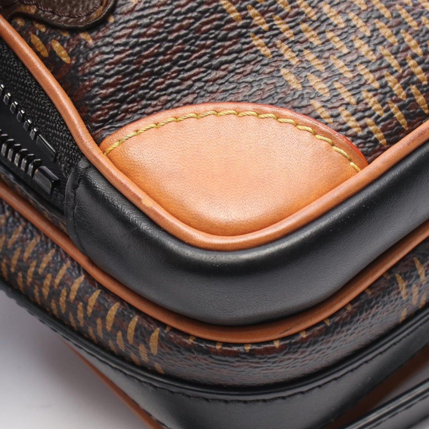 Louis Vuitton Shoulder Bag Amazon Messenger Canvas Leather — view 8