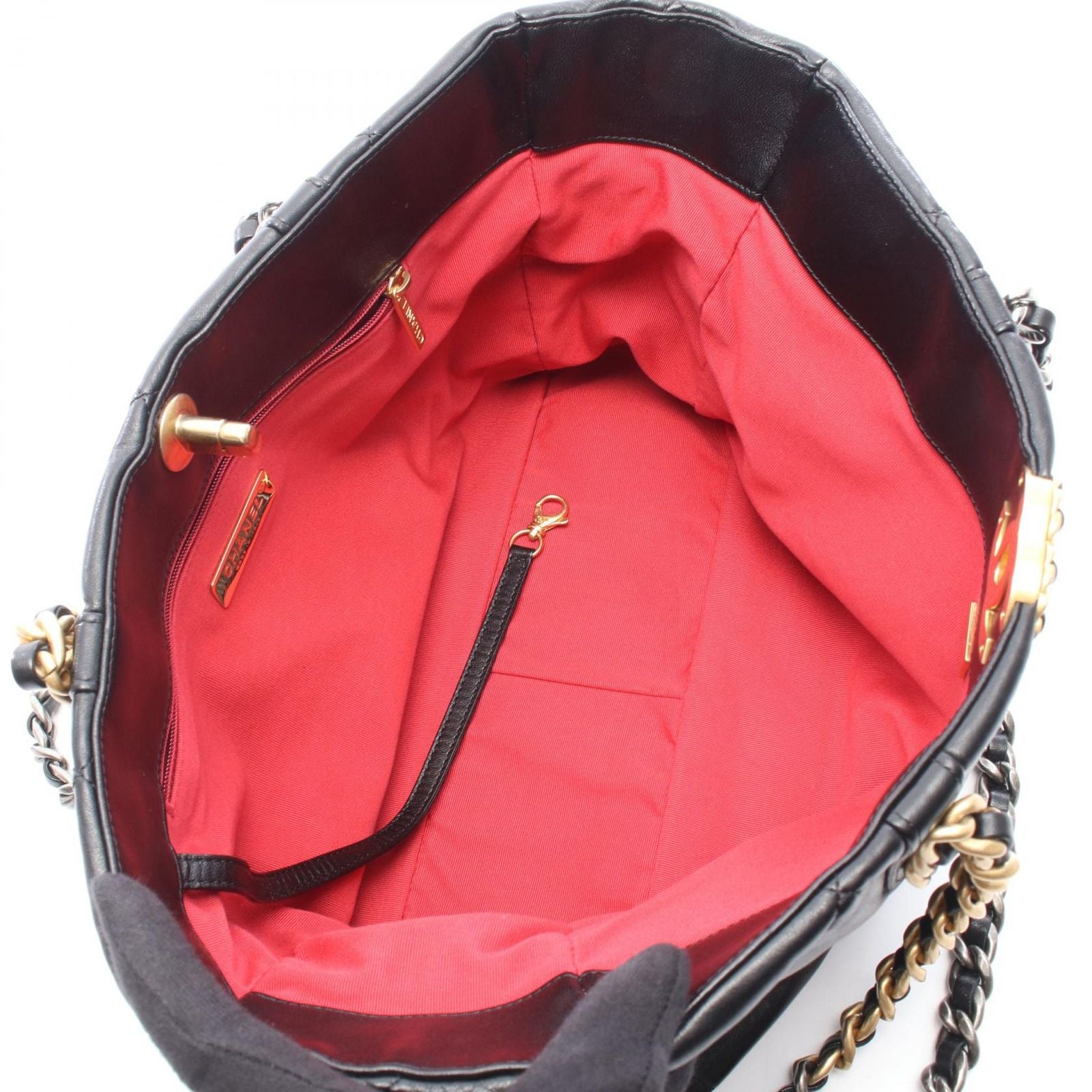Chanel Tote 19 Quilted Black Leather Chain — view 3