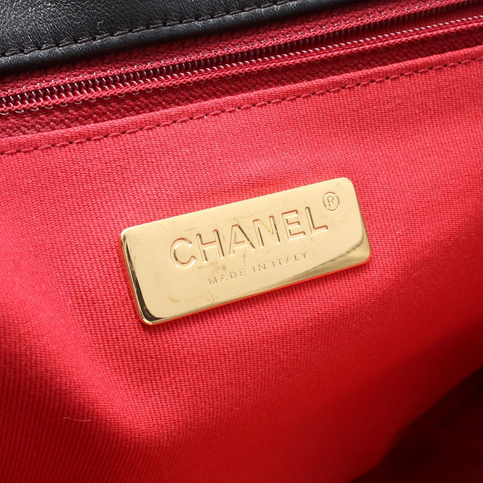 Chanel Tote 19 Quilted Black Leather Chain — view 4
