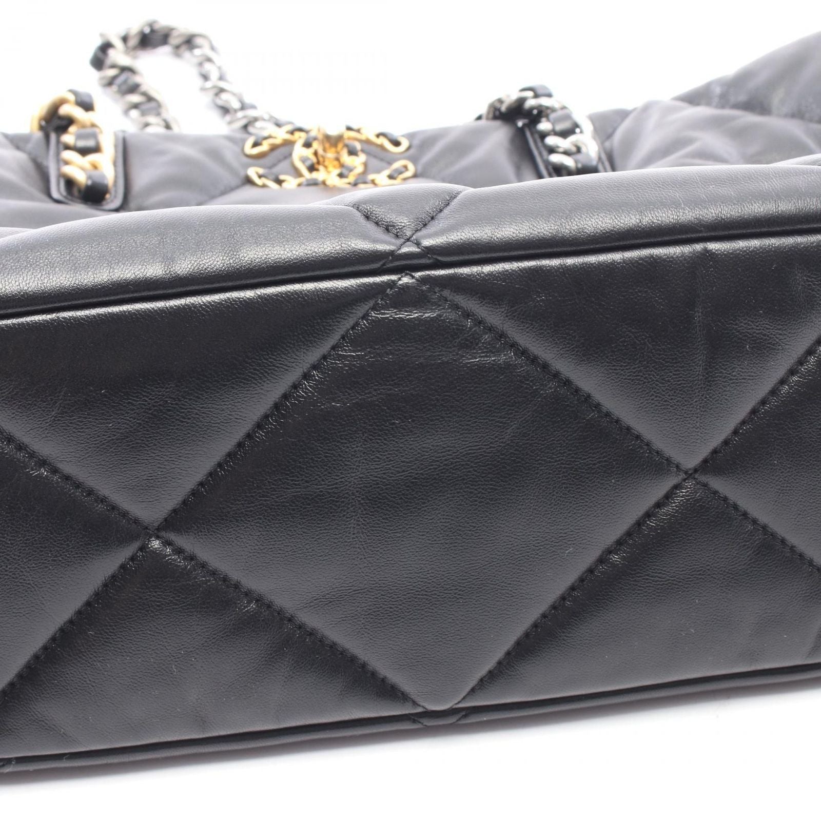 Chanel Tote 19 Quilted Black Leather Chain — view 6