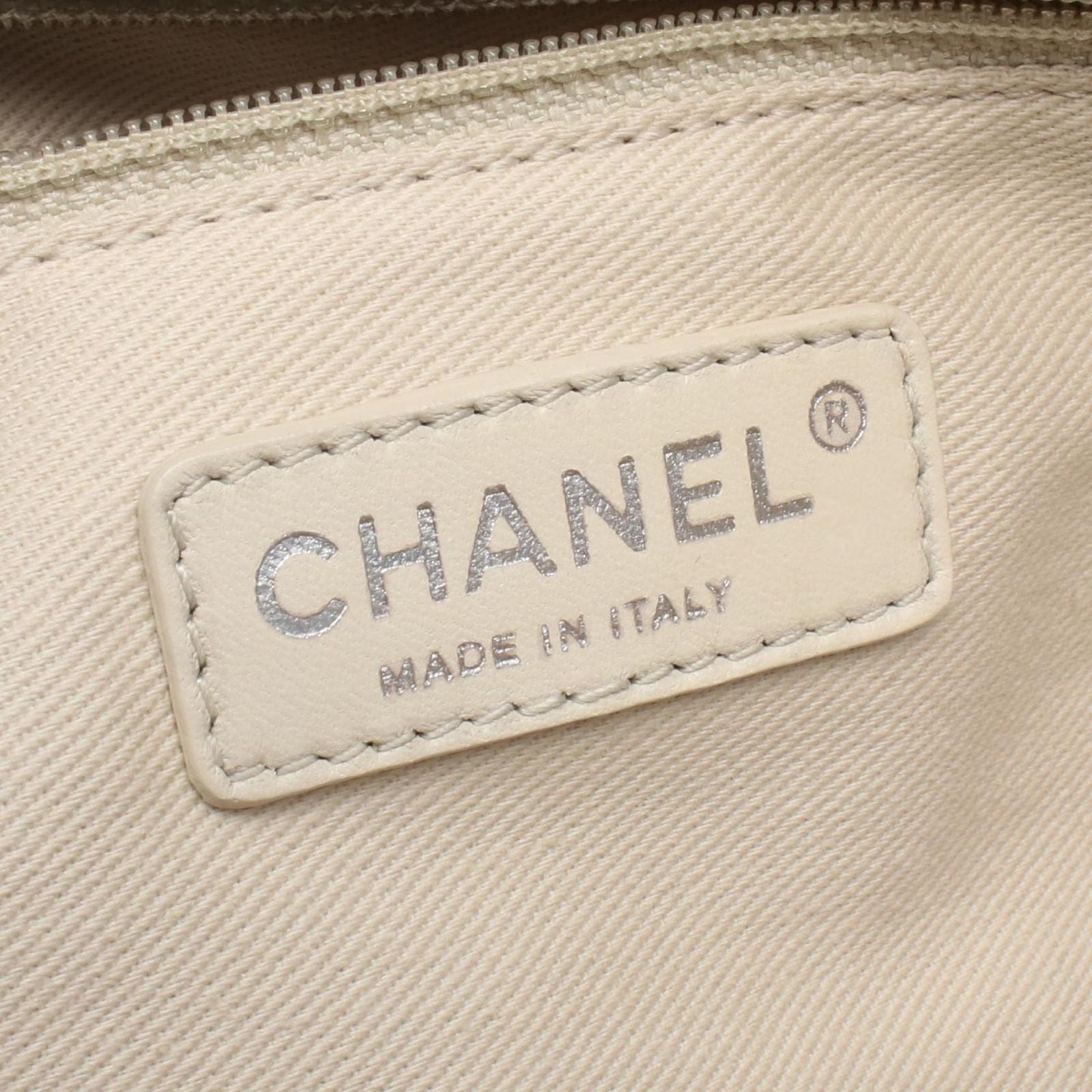 Chanel Tote Quilted Blue Caviar Leather CC Logo Chain — view 4