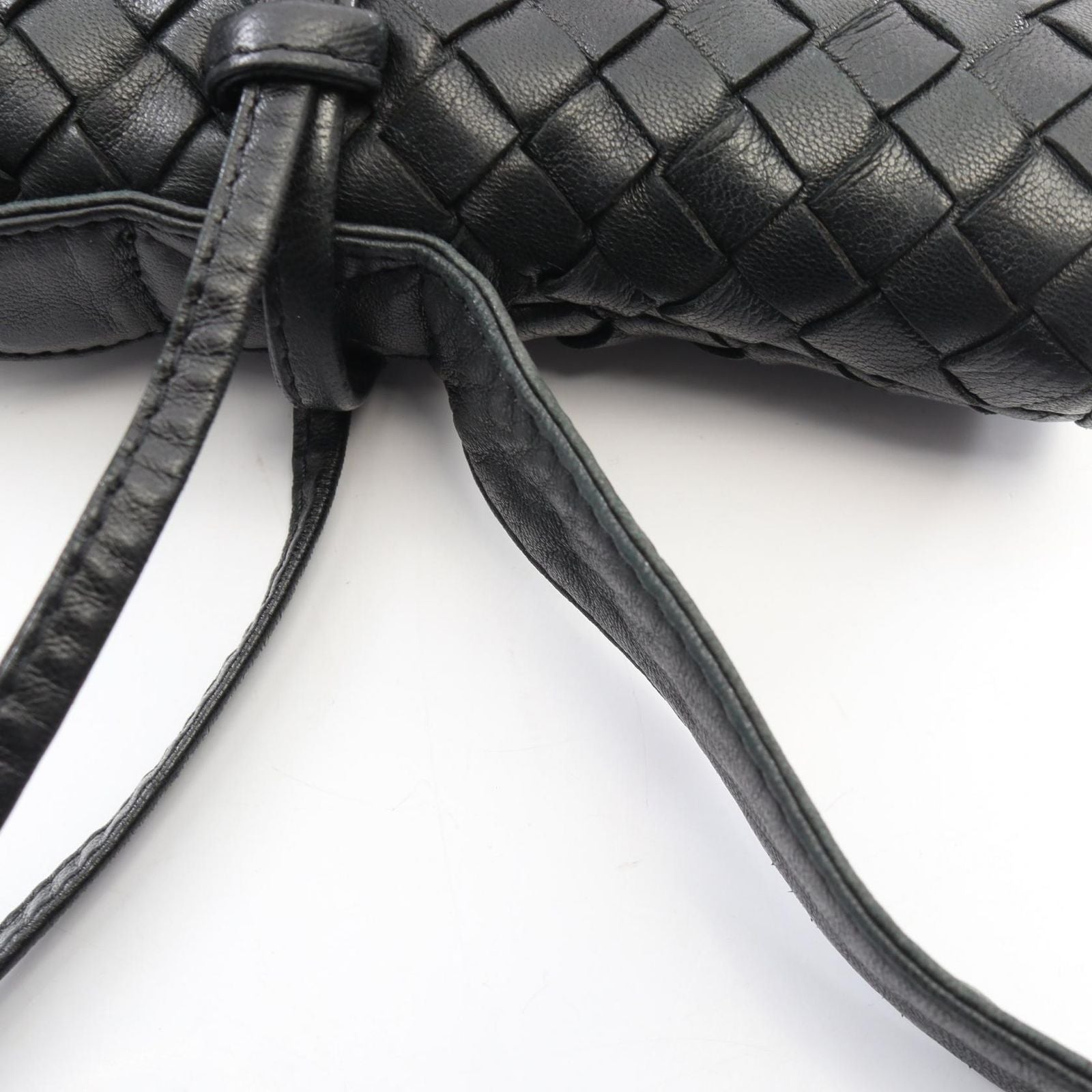 Bottega Veneta Shoulder Bag Intrecciato Drawstring Black Leather — view 9