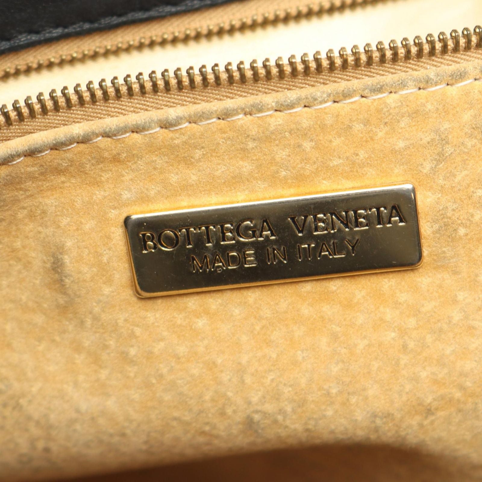 Bottega Veneta Shoulder Bag Intrecciato Drawstring Black Leather — view 4