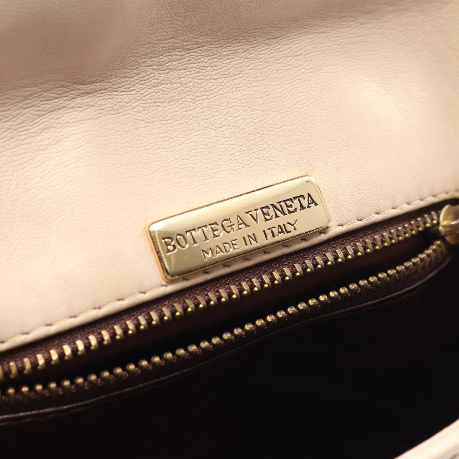 Bottega Veneta Shoulder Bag Intrecciato Ivory Leather — view 4