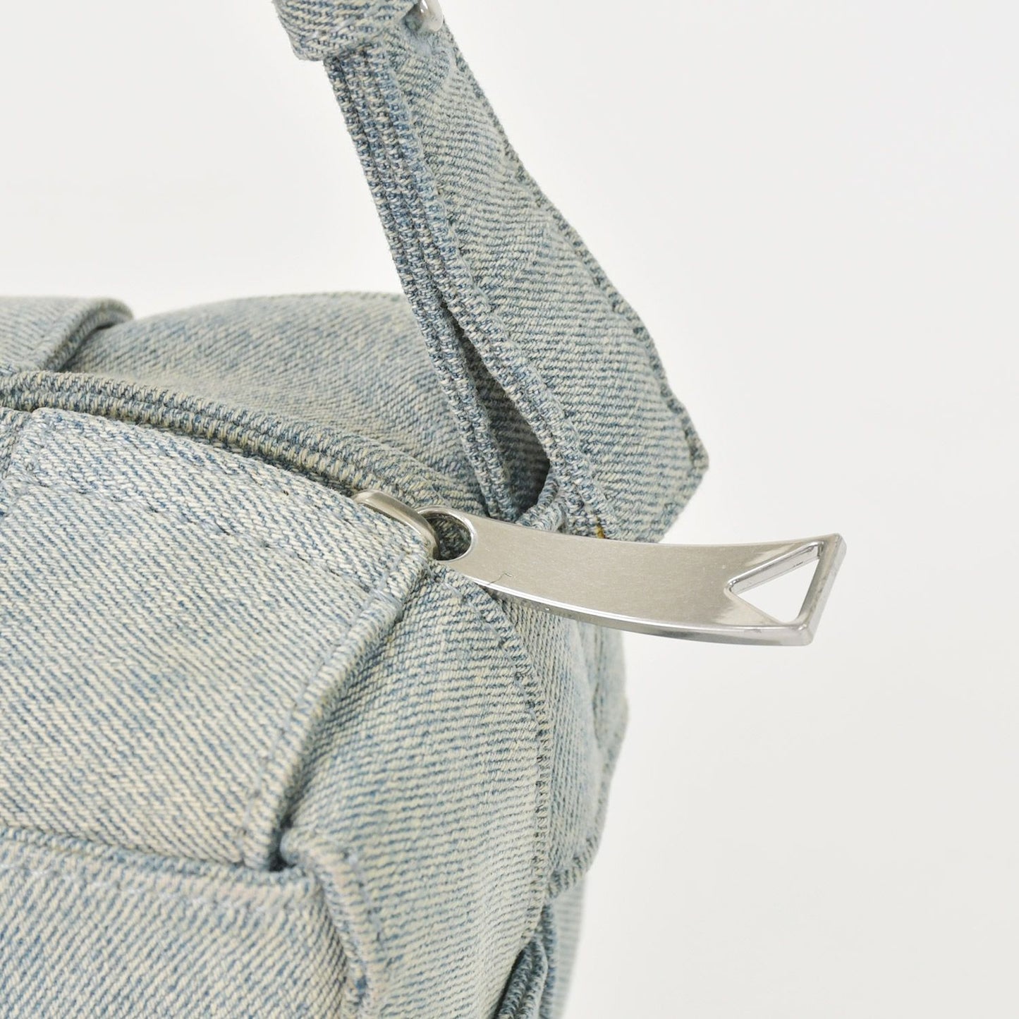 Bottega Veneta Maxi Intrecciato Cassette Shoulder Bag Denim Fabric Indigo Washed — view 5