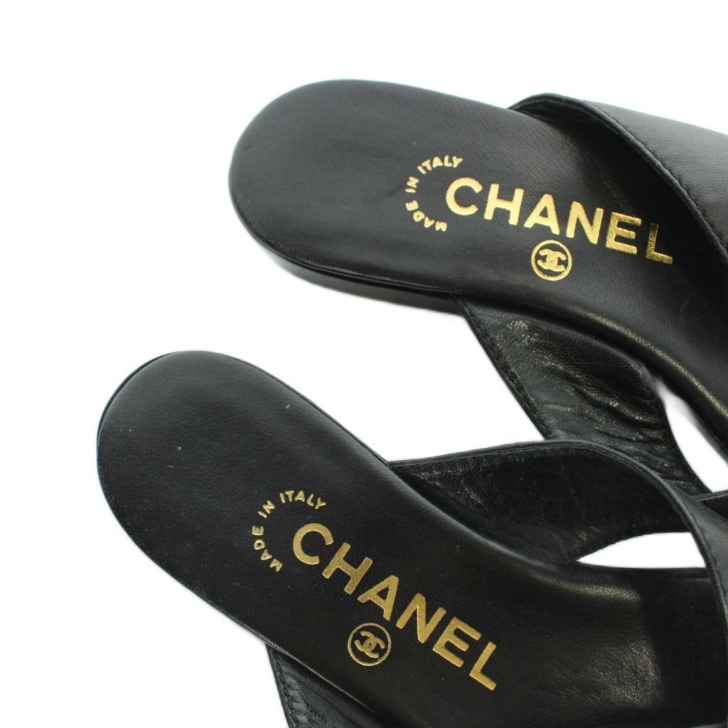 Chanel Thong Sandals Gold Logo Leather CC 36 Black — view 4