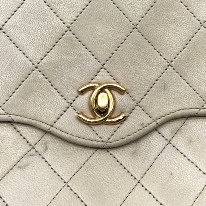 Chanel CC Logo Quilted Lambskin Chain Shoulder Bag Beige Purse — view 9