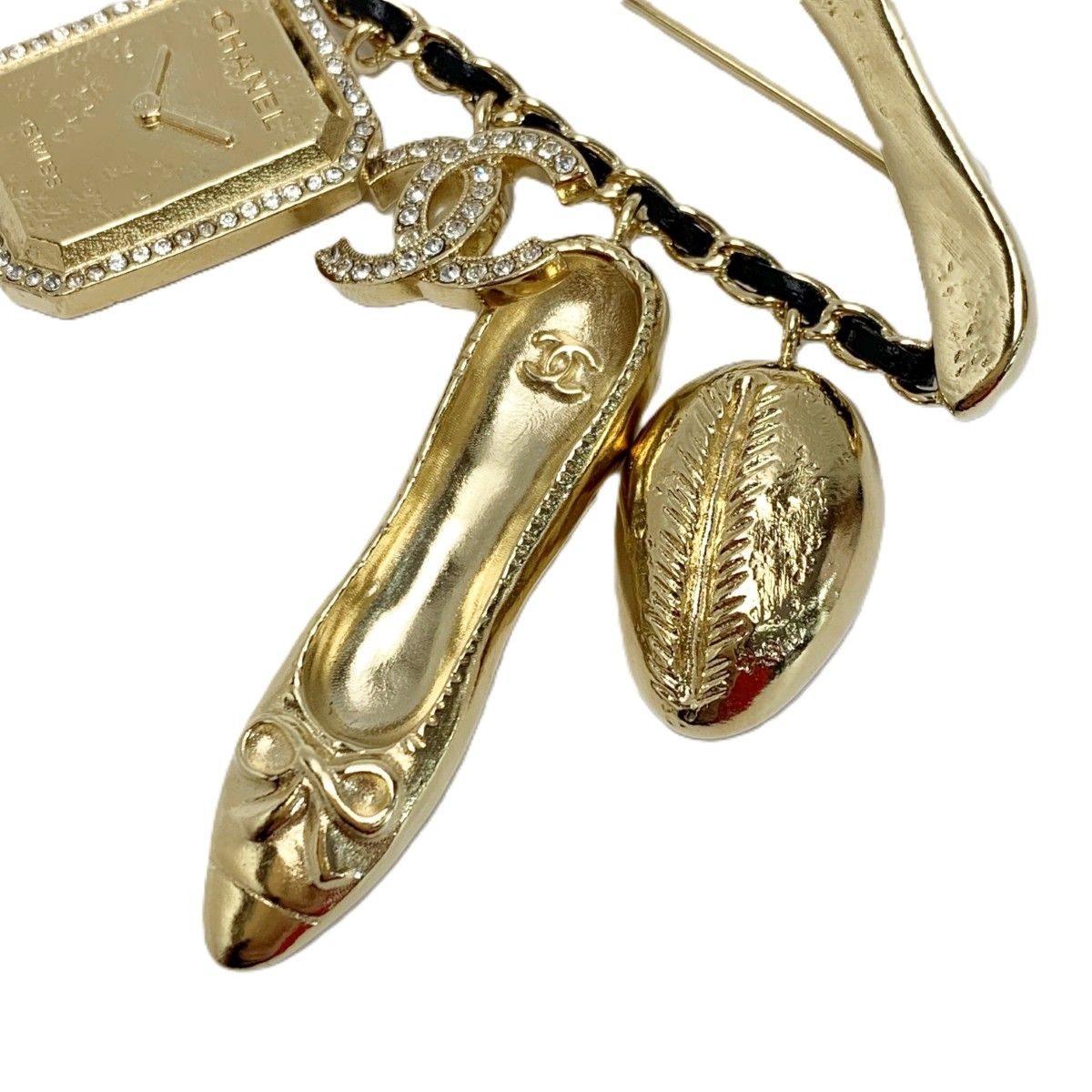 Chanel CC Logo Hanger Motif Gold Black Brooch — view 5