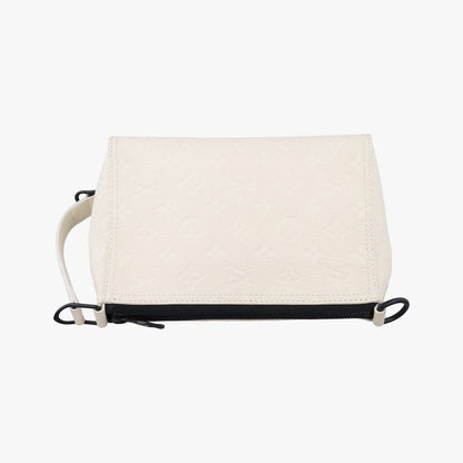 Louis Vuitton Triangle Messenger White Taurillon Leather — view 8