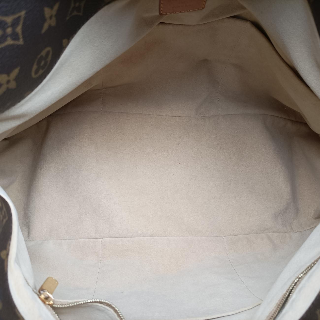 Louis Vuitton MM Monogram Brown Canvas Handbag — view 9