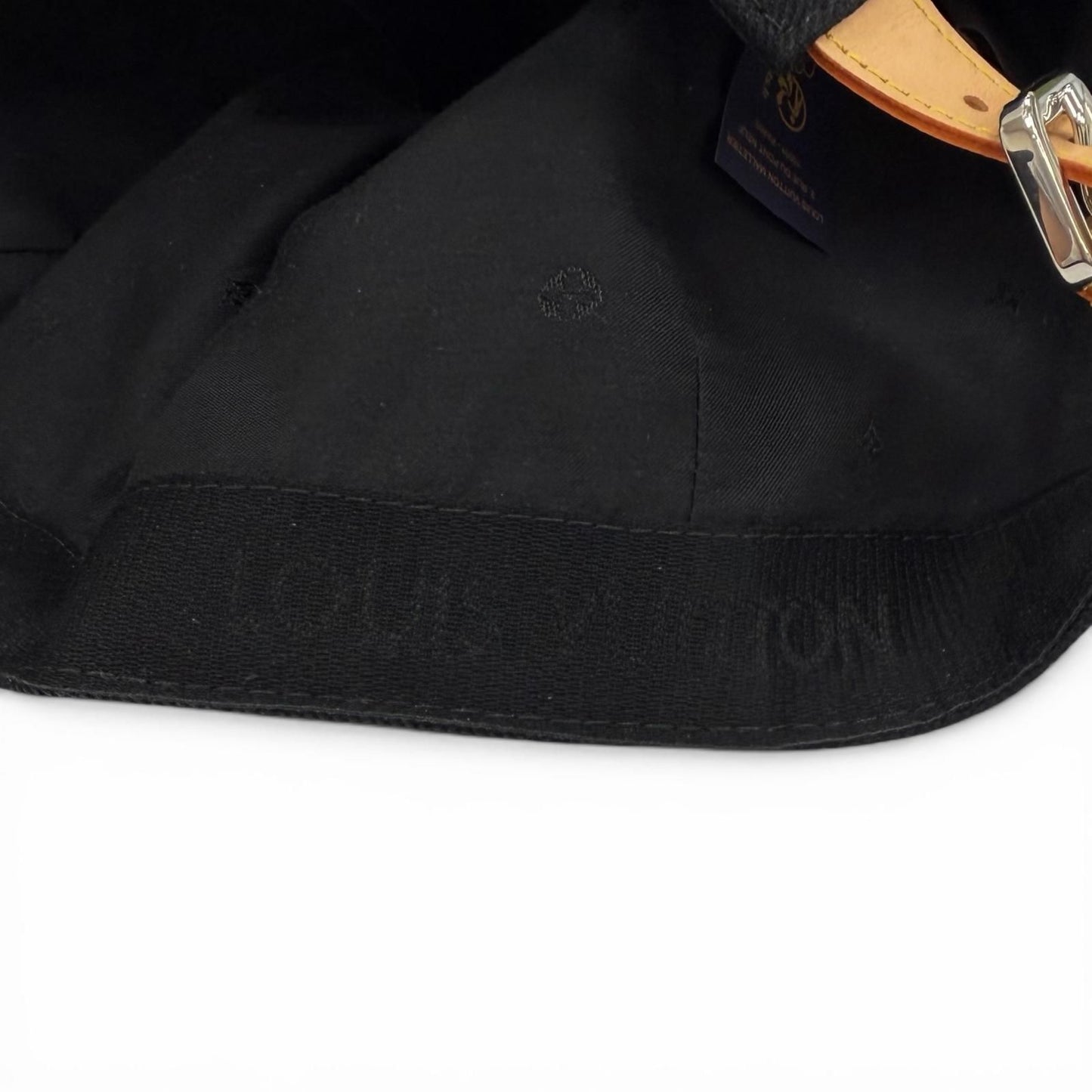 Louis Vuitton Cap Monogram Essential Cap Black — view 7