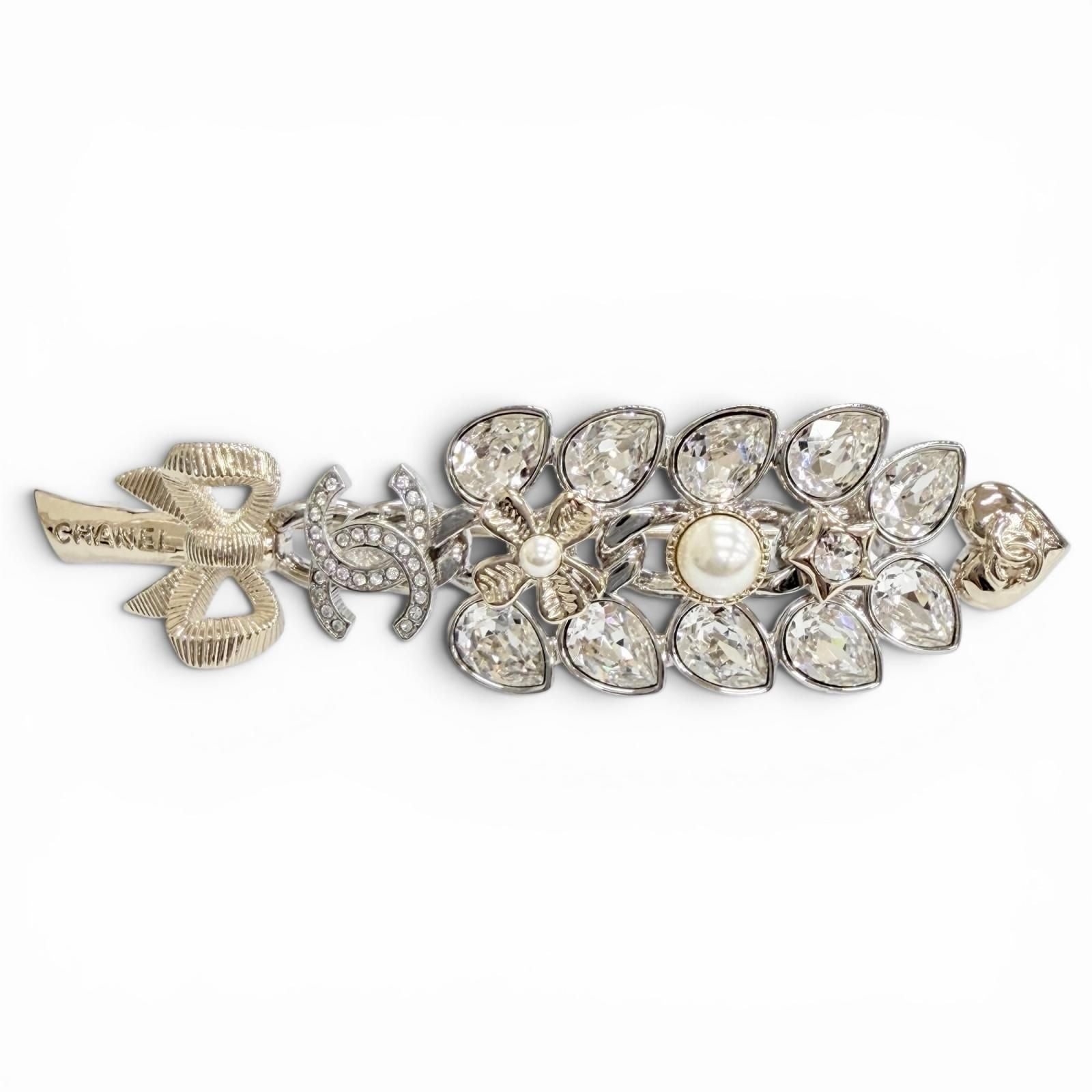 Chanel CC Logo Heart Ribbon Visual Leaf Brooch Gold