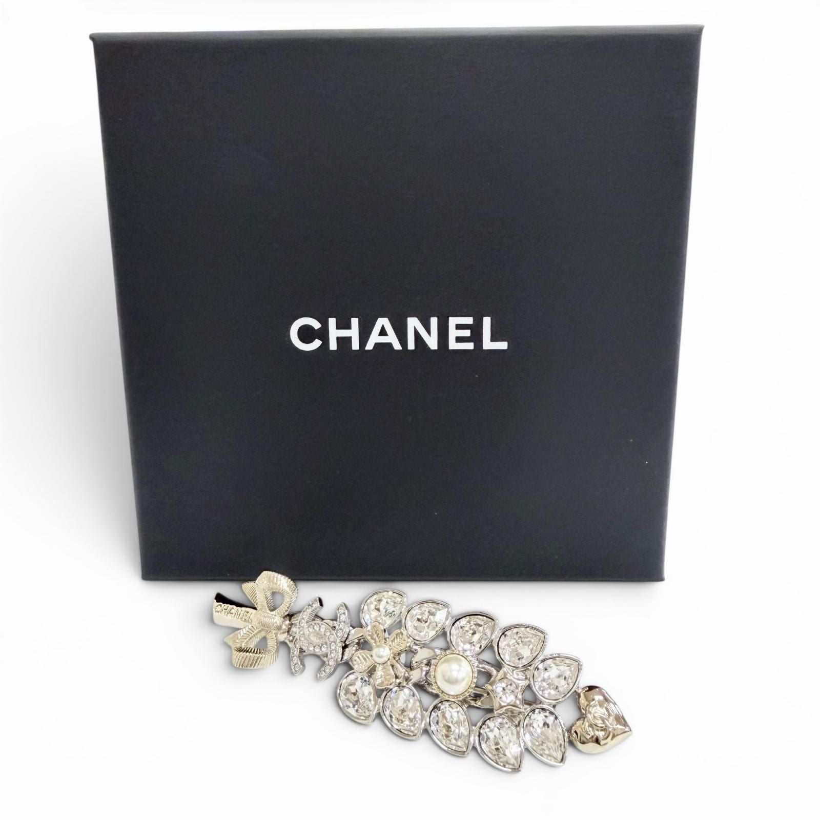 Chanel CC Logo Heart Ribbon Visual Leaf Brooch Gold — view 2