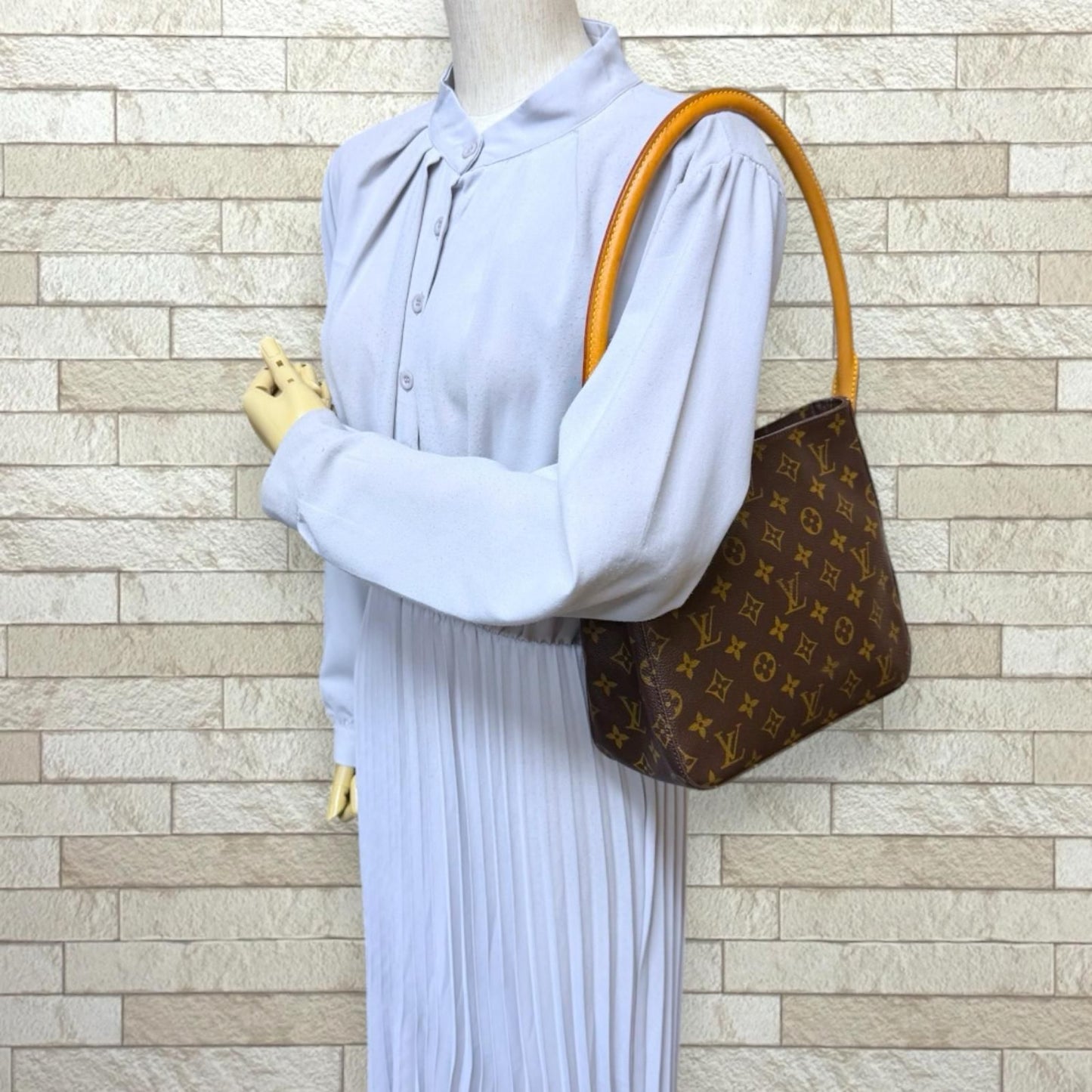 Louis Vuitton Looping MM Monogram Shoulder Bag Canvas Brown — view 2