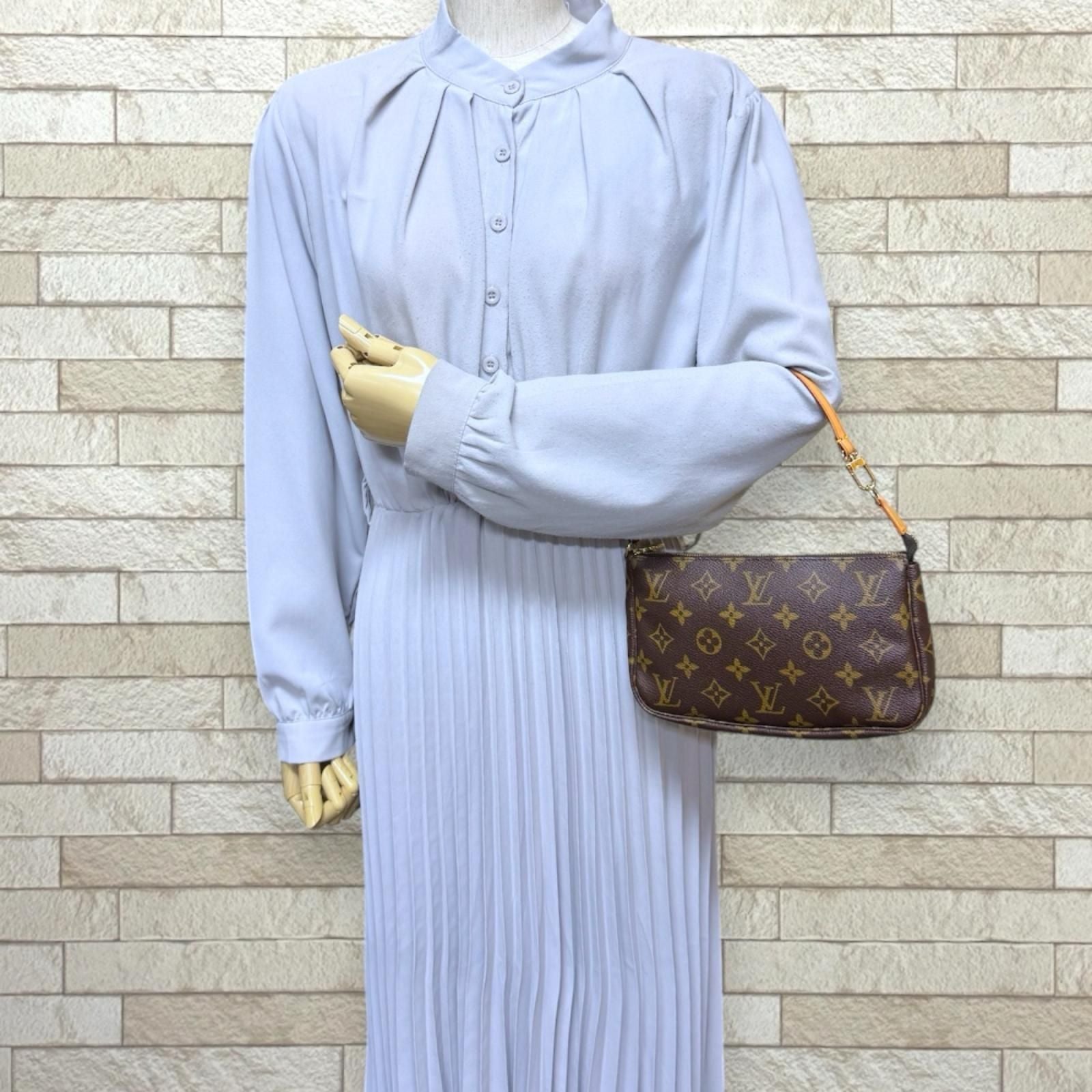 Louis Vuitton Pochette Monogram Handbag Canvas Brown — view 2