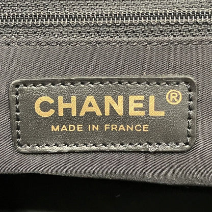 Chanel Tote MM New Travel Line Leather Jacquard — view 4