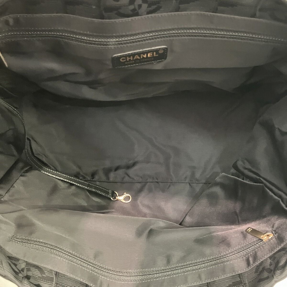 Chanel Tote MM New Travel Line Leather Jacquard — view 7