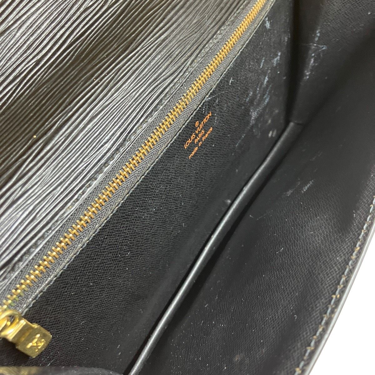 Louis Vuitton Pochette Series Dragonne Epi Handbag Leather — view 5