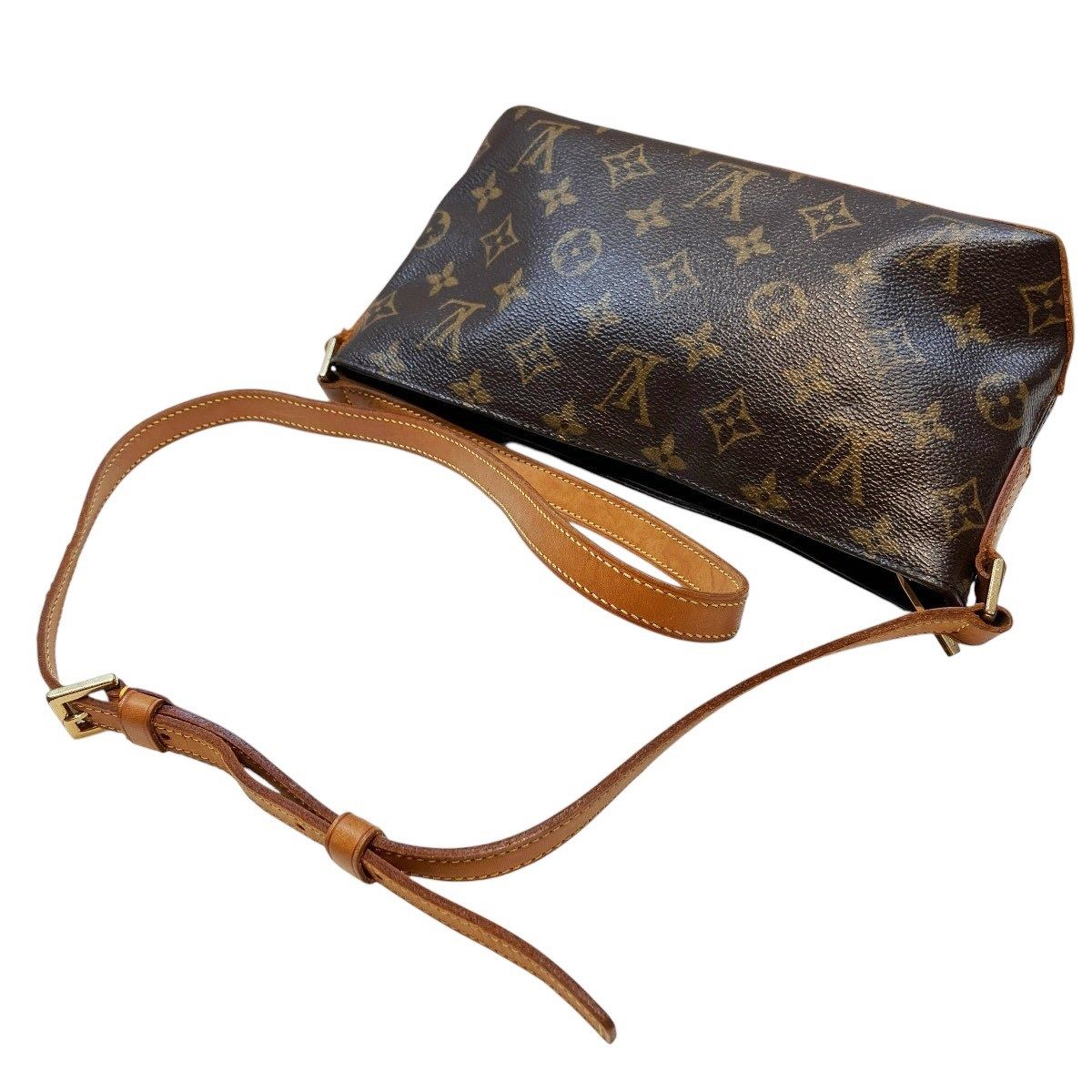 Louis Vuitton Trotteur Monogram Shoulder Bag Canvas — view 9