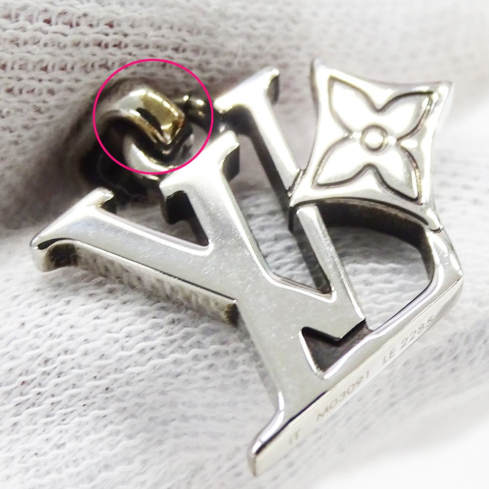 Louis Vuitton Charm Pendant LV Flower Silver — view 6