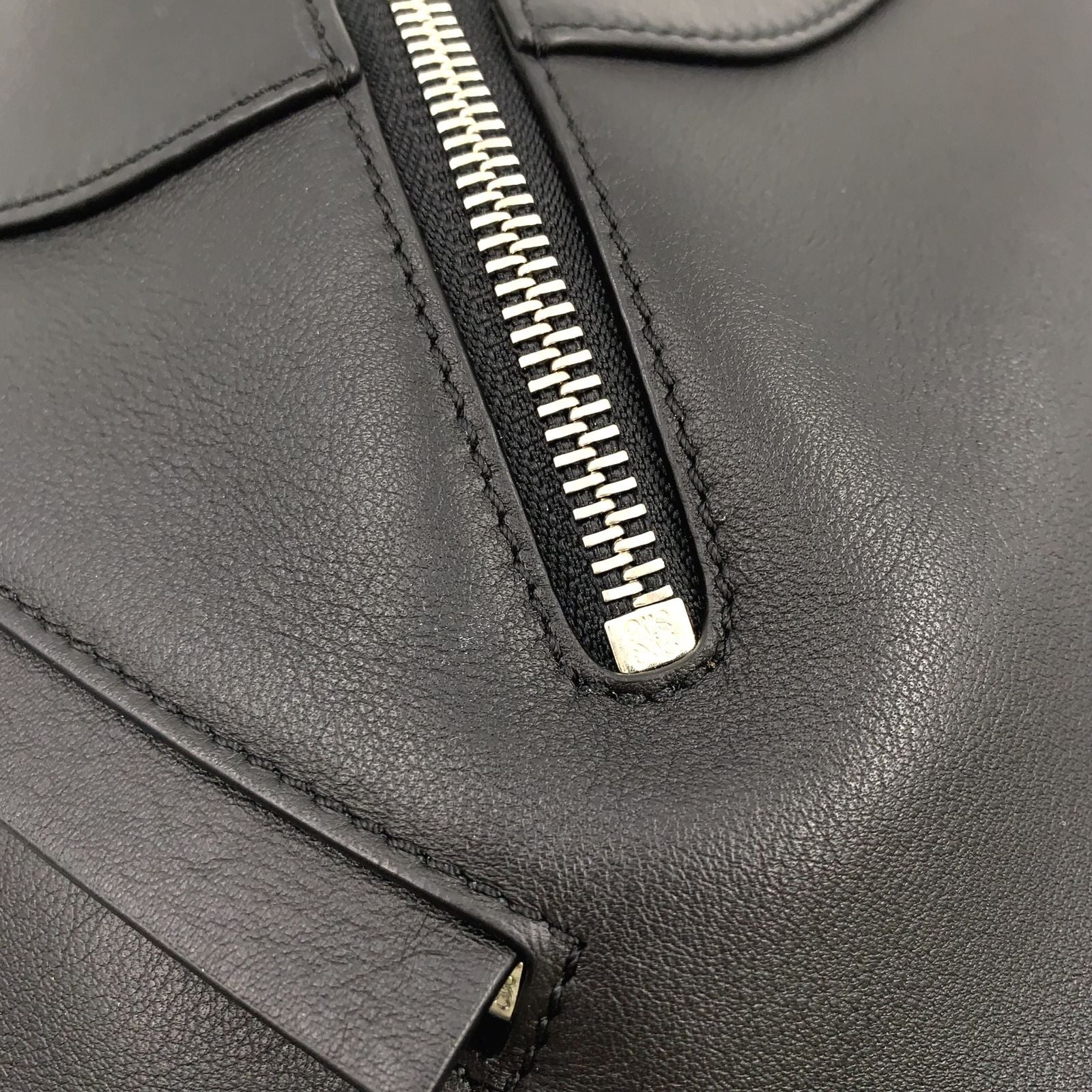 Loewe New Arrivals Hammock Compact Calfskin Black Shoulder Bag Silver — view 5