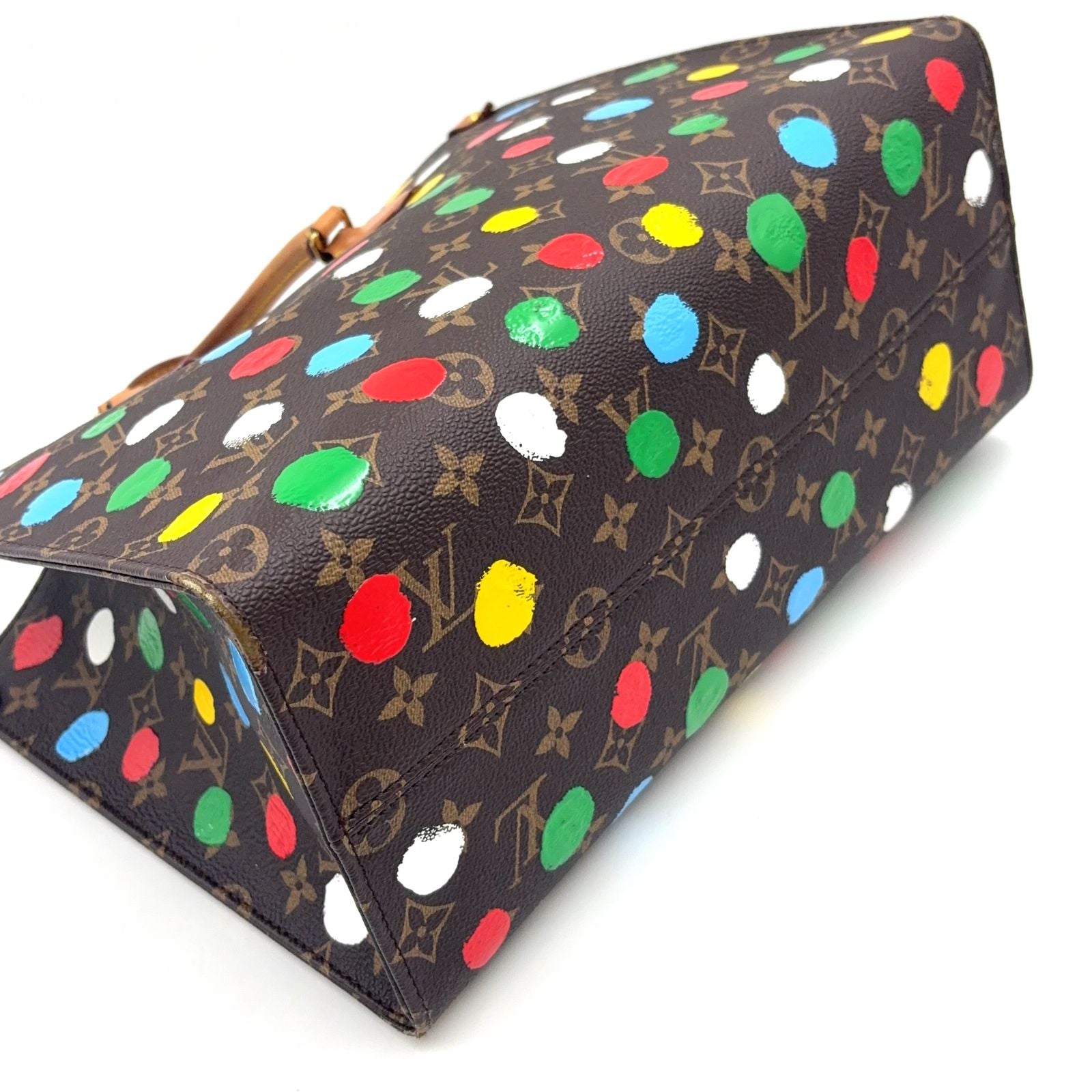 Louis Vuitton New Arrivals On The Go MM Monogram Yayoi Kusama Collaboration — view 8