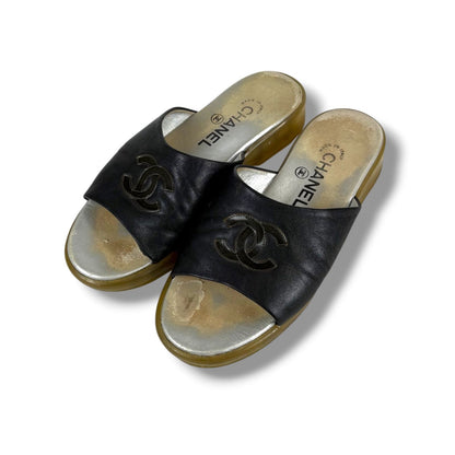 Chanel CC Logo Leather Slide Sandals Black — view 3