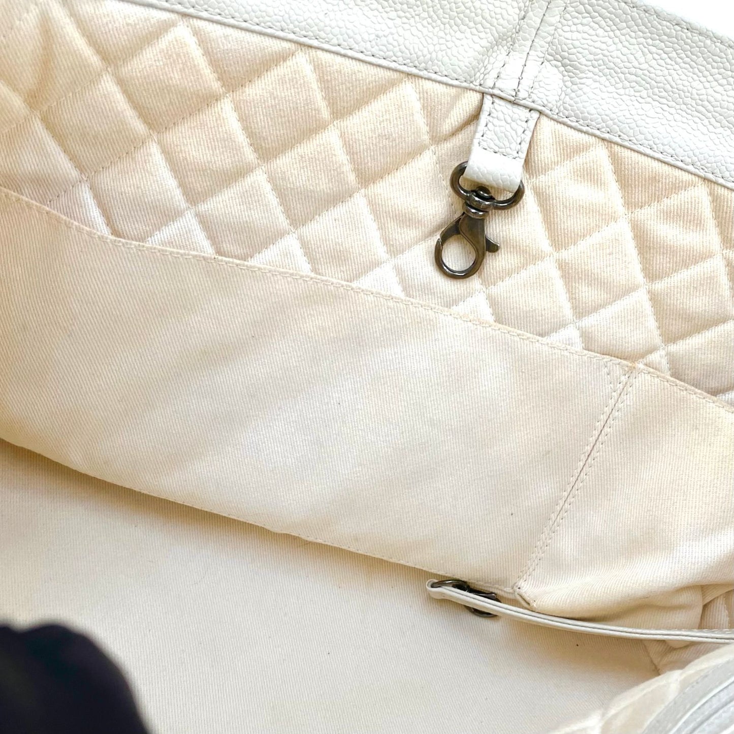 Chanel Limited CC Logo Caviar Leather Off White Chain Handbag Silver — view 8