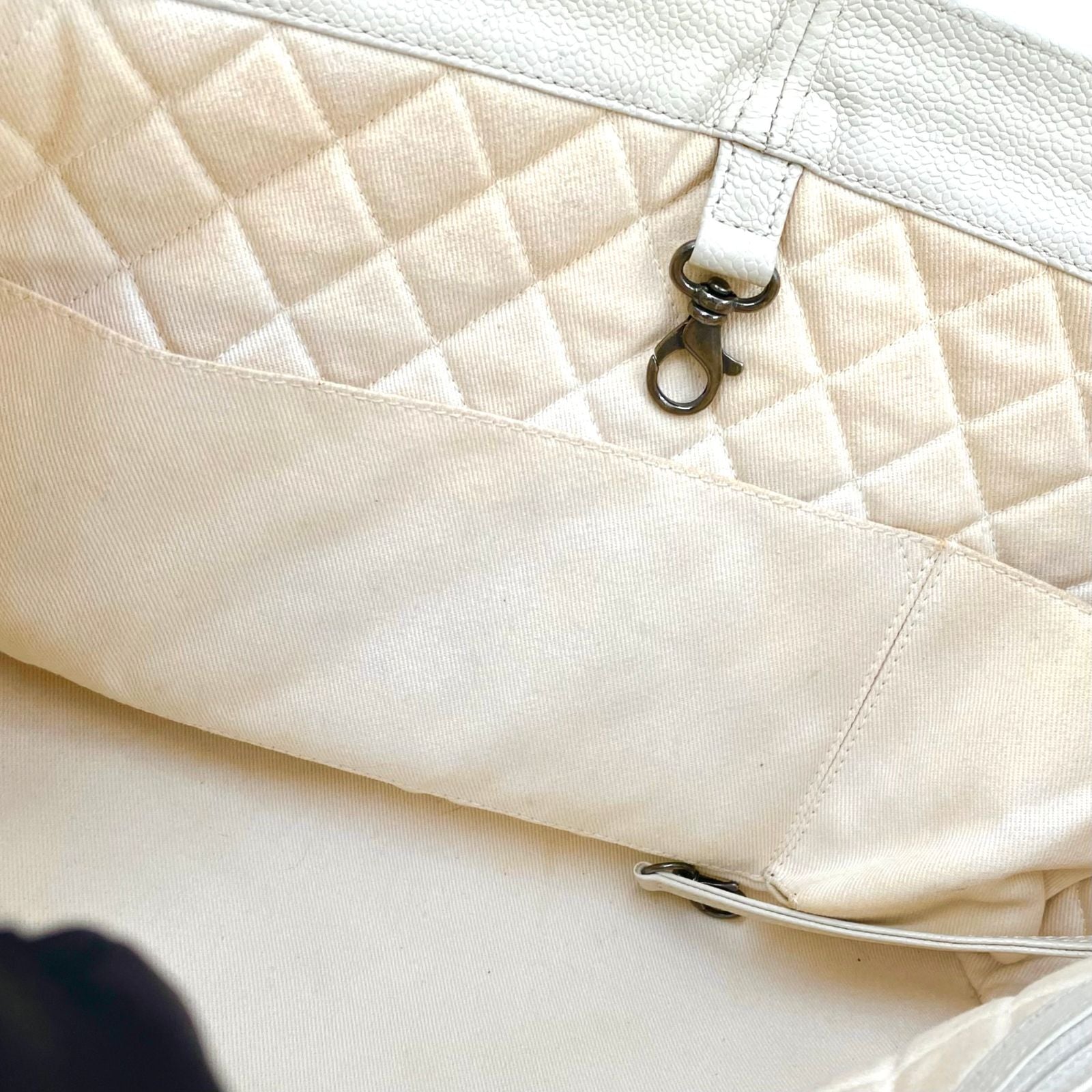 Chanel Limited CC Logo Caviar Leather Off White Chain Handbag Silver — view 8