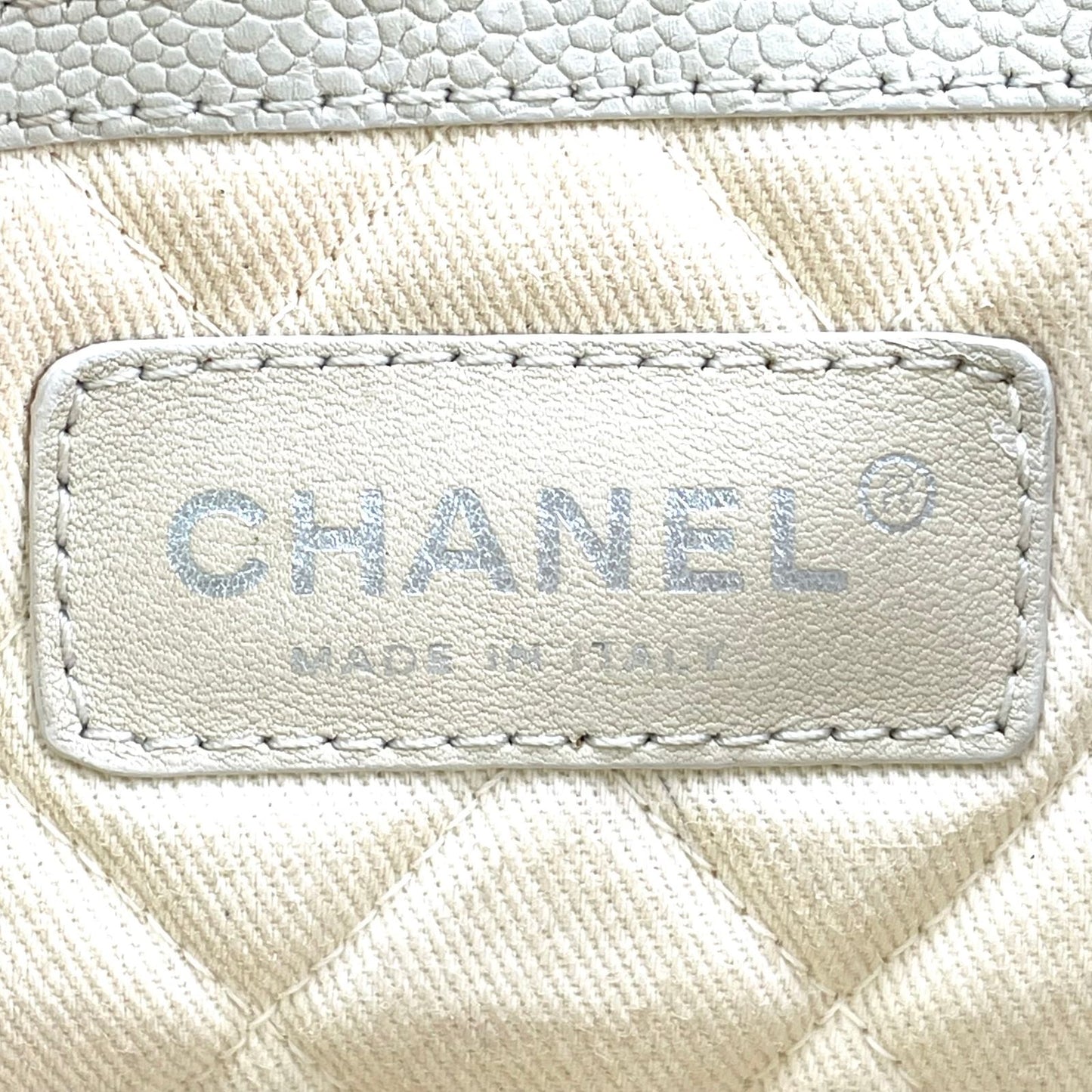 Chanel Limited CC Logo Caviar Leather Off White Chain Handbag Silver — view 4