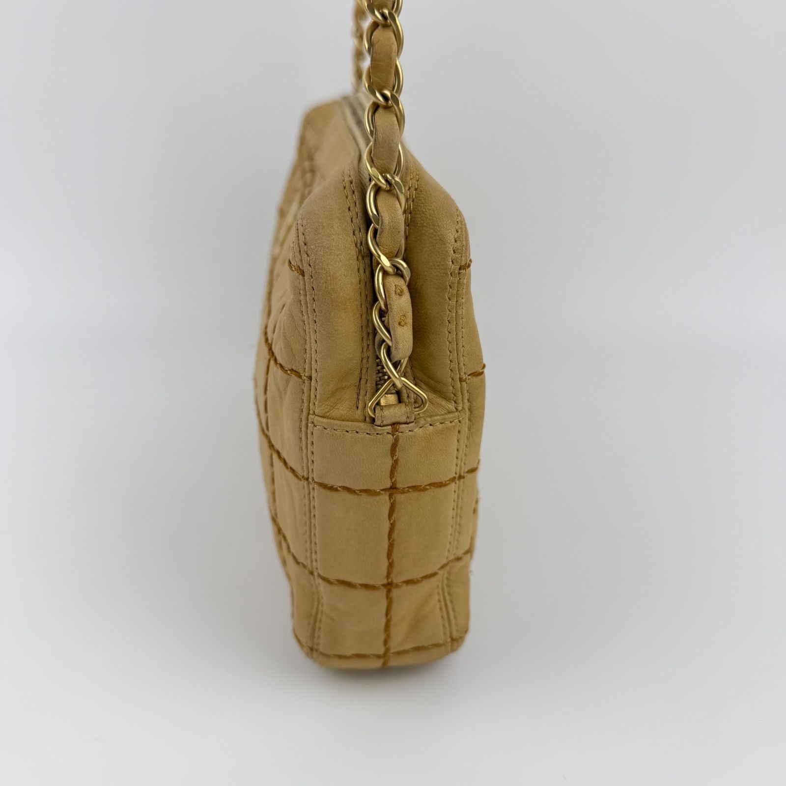 Chanel CC Logo Wild Stitch Choco Bar Chain Shoulder Bag Beige Leather Vintage — view 4