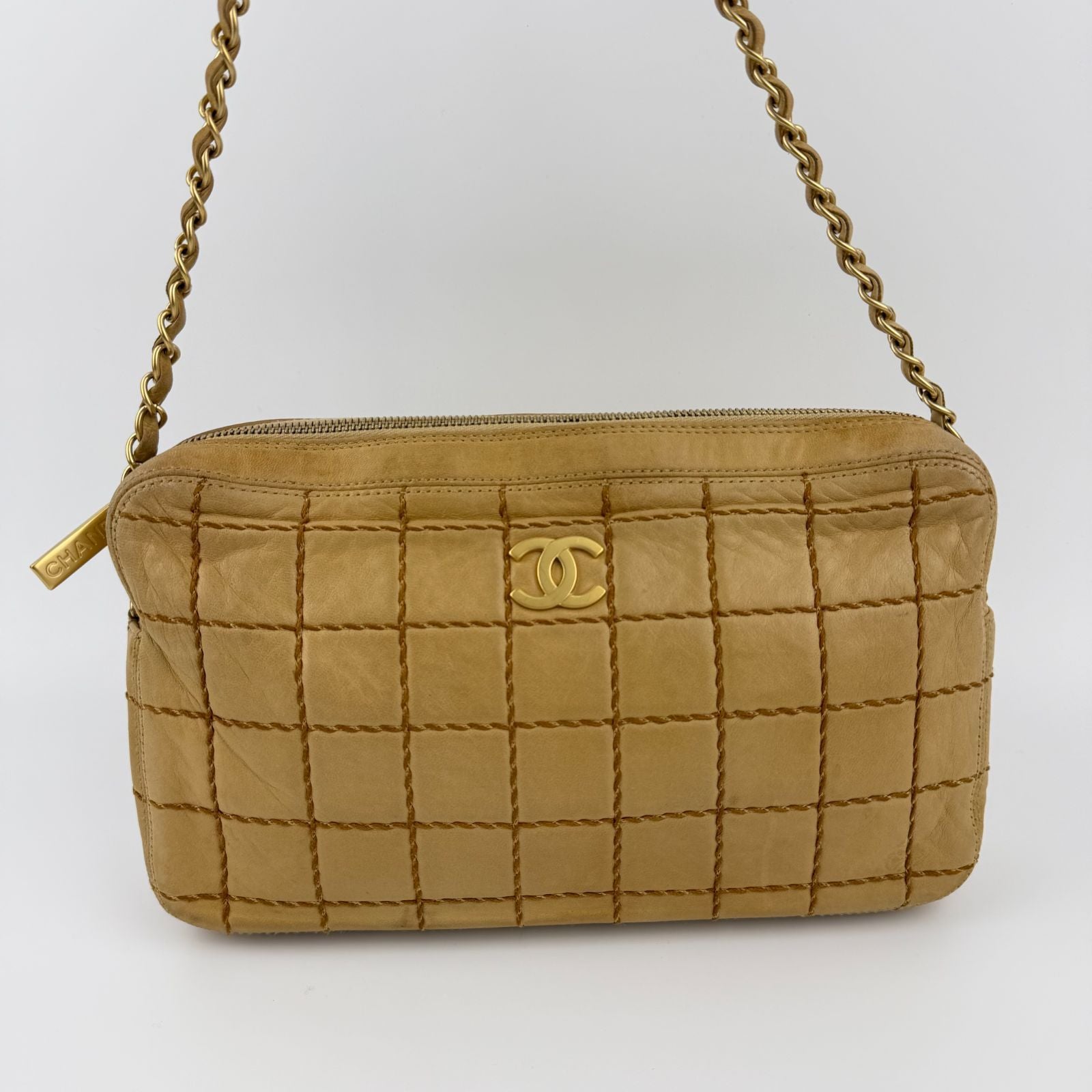 Chanel CC Logo Wild Stitch Choco Bar Chain Shoulder Bag Beige Leather Vintage — view 2