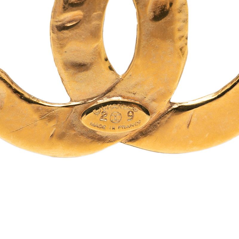 Chanel CC Logo Vintage Brooch 29 Gold Plated — view 3
