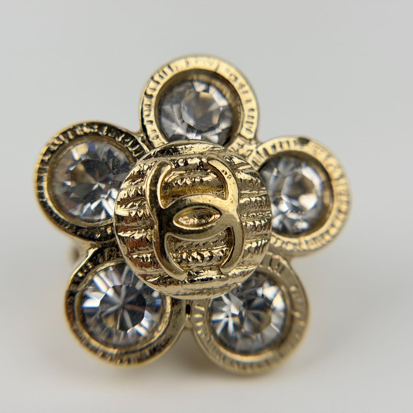 Chanel CC Logo Flower Motif Earrings Gold Vintage — view 2