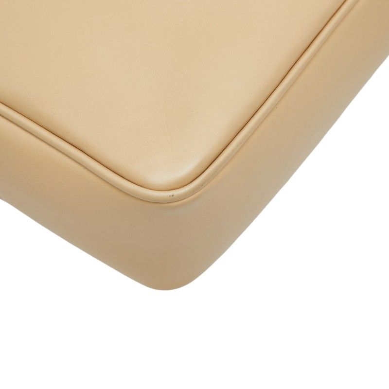 Chanel CC Logo Tote Beige Leather — view 5
