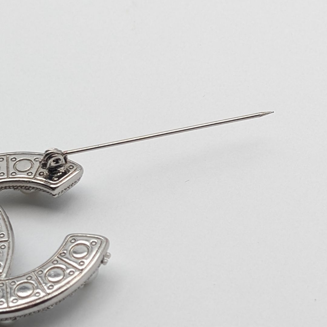 Chanel Brooch CC Logo Faux Pearl Silver Recent — view 7