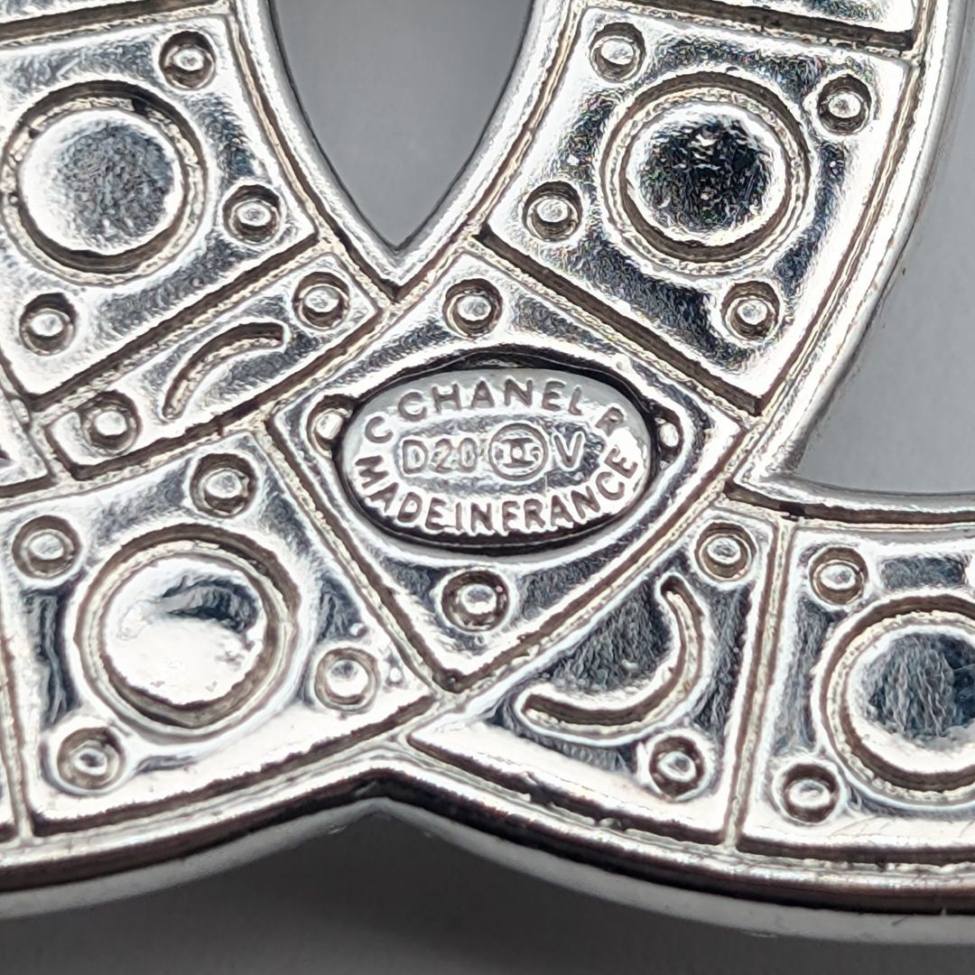 Chanel Brooch CC Logo Faux Pearl Silver Recent — view 8