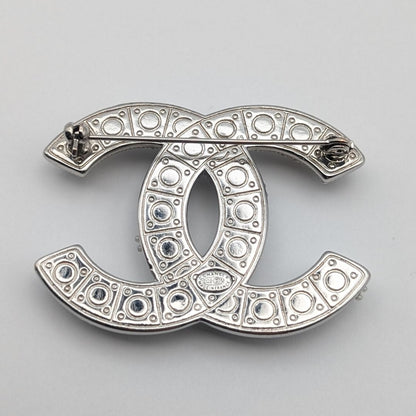 Chanel Brooch CC Logo Faux Pearl Silver Recent — view 5