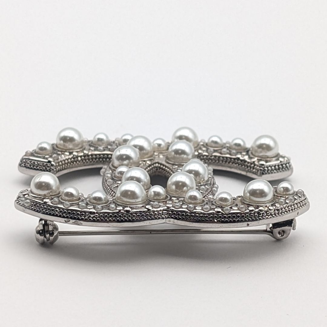 Chanel Brooch CC Logo Faux Pearl Silver Recent — view 2