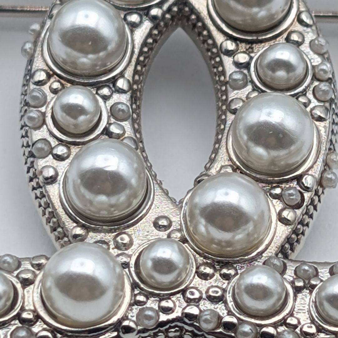 Chanel Brooch CC Logo Faux Pearl Silver Recent — view 3