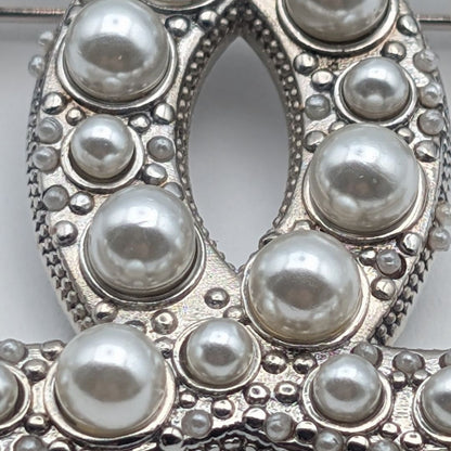 Chanel Brooch CC Logo Faux Pearl Silver Recent — view 3