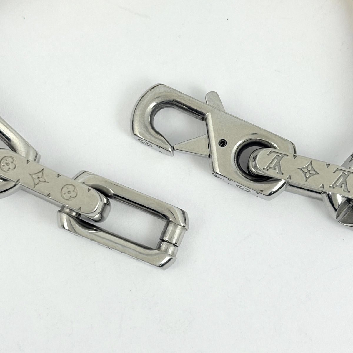 Louis Vuitton Bracelet Chain Monogram LV Silver Plated — view 3